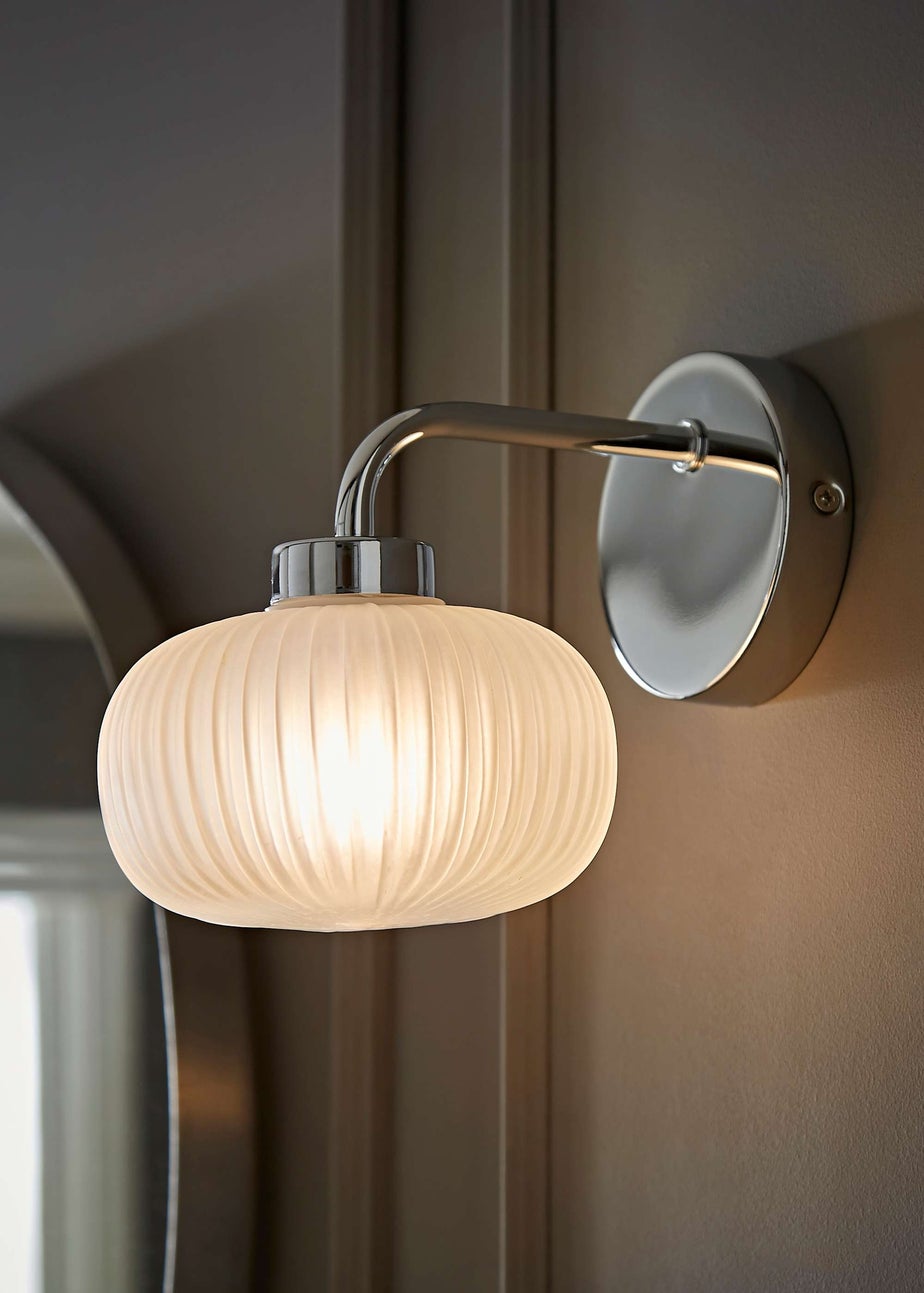 ValueLights Amaia Polished Silver Wall Light with Clear Globe Shade