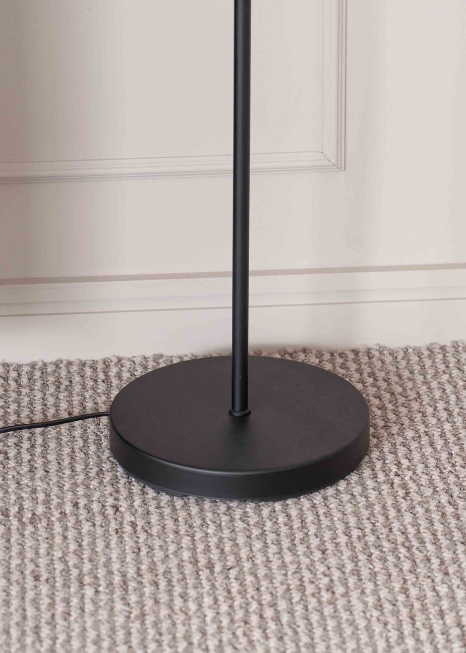 ValueLights Maya Black Floor Lamp with White Shades (158.5cm x 26.5cm x 26.5cm)
