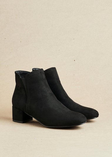 Linzi Manor Black Faux Suede Block Heeled Ankle Boot