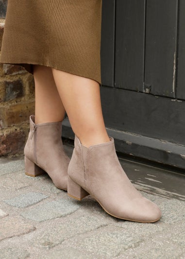 Linzi Manor Mocha Faux Suede Block Heeled Ankle Boot