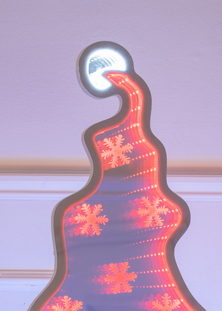 ValueLights Silver Gareth Gonk Infinity Style LED Christmas Decoration (57cm x 15cm x 20cm)