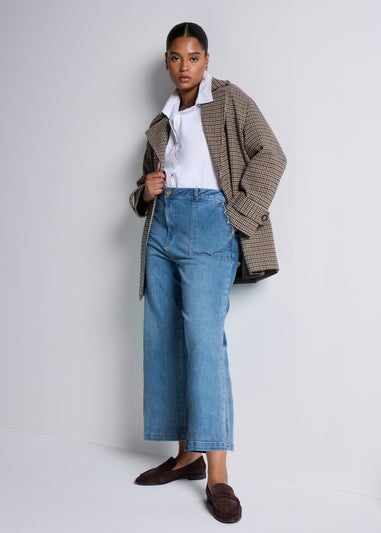 Midwash Scalloped Edge Cropped Jeans