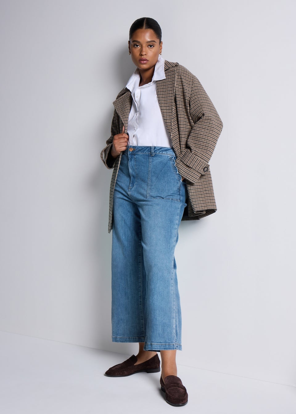 Midwash Scalloped Edge Cropped Jeans