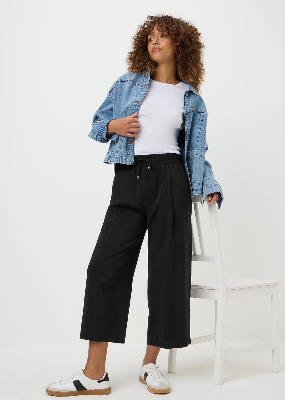 Black Airflow Cropped Trousers