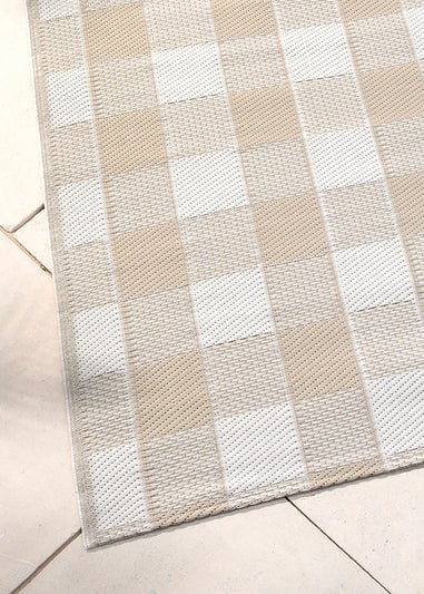 Dreams & Drapes Design Gingham Natural Outdoor Rug