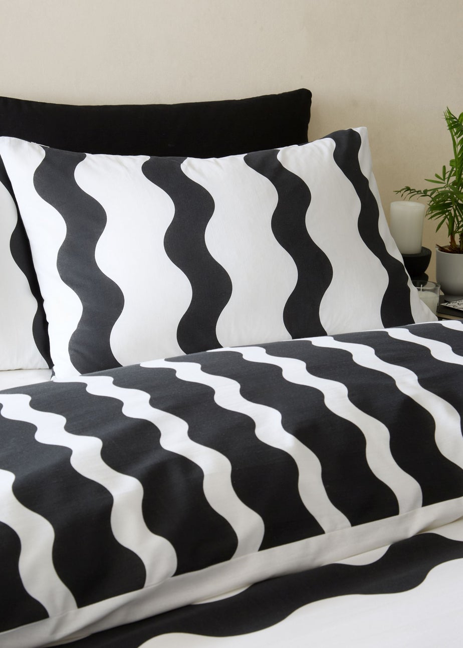 Sassy B Waves Reversible Duvet Cover Set Black / White