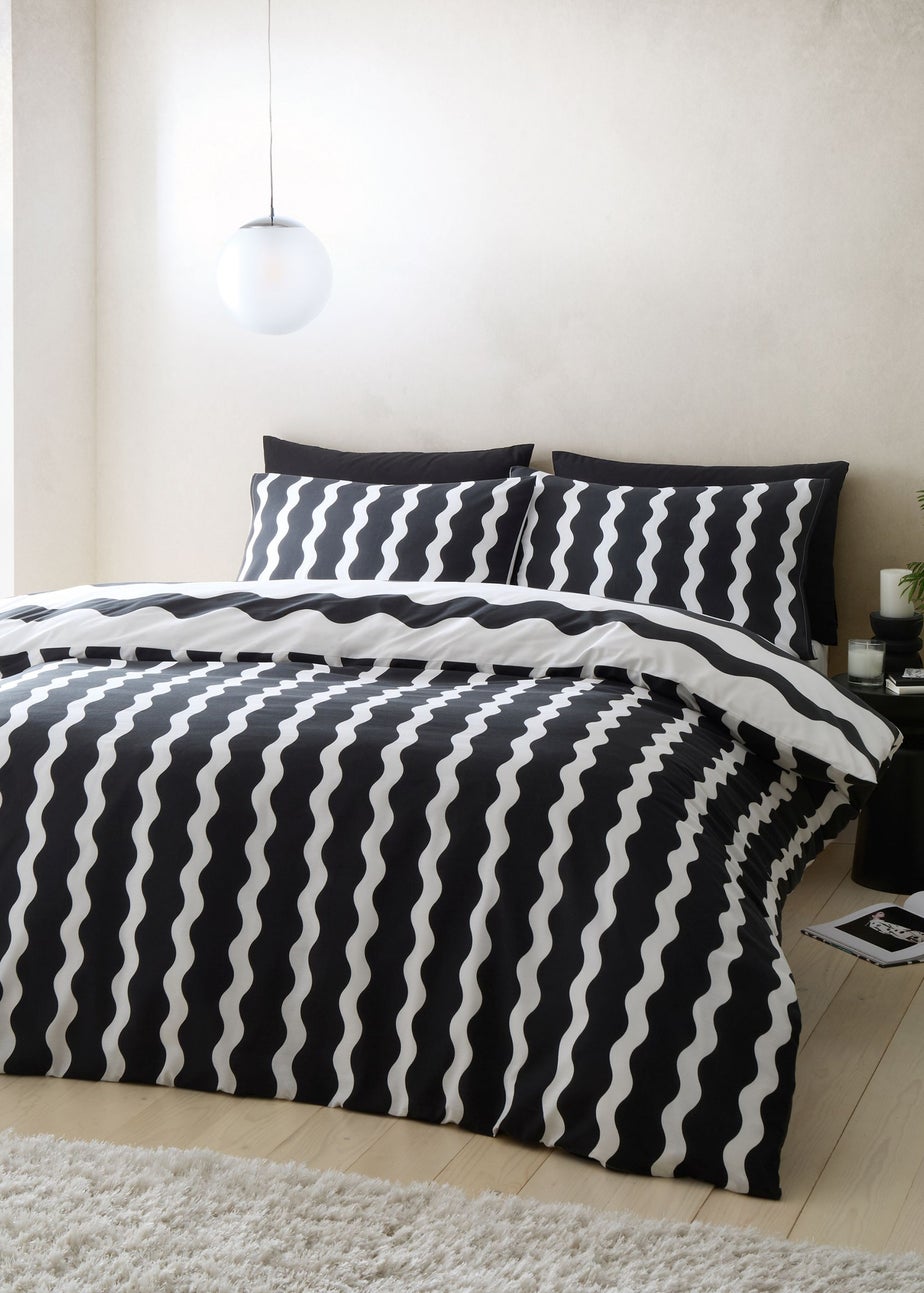Sassy B Waves Reversible Duvet Cover Set Black / White