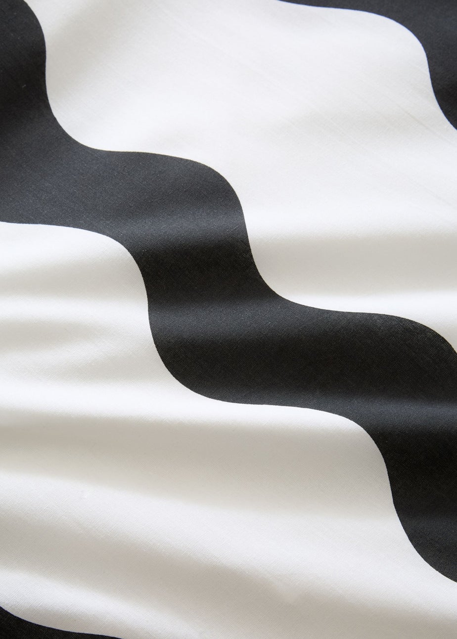 Sassy B Waves Reversible Duvet Cover Set Black / White