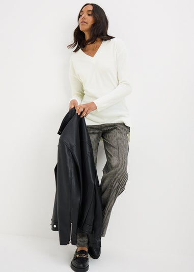 V-neck Plain Cream Jumper