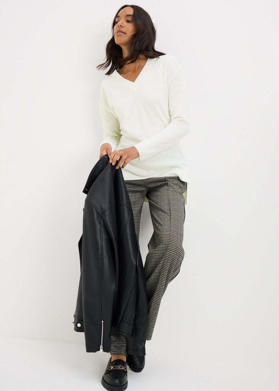 V-neck Plain Cream Jumper