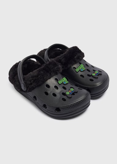Boys Black Gamer Badge Clogs (Younger 8/9-Older 5/6)