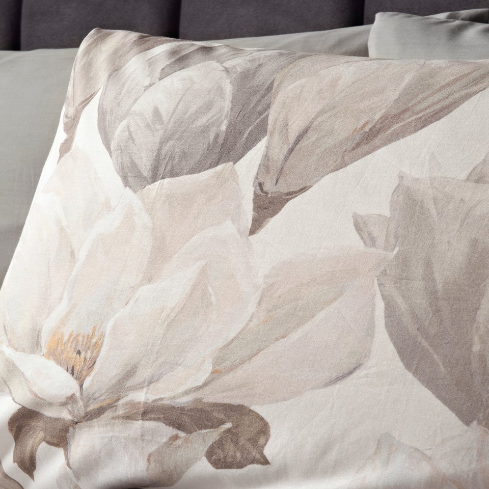 White Lily Floral Duvet Set