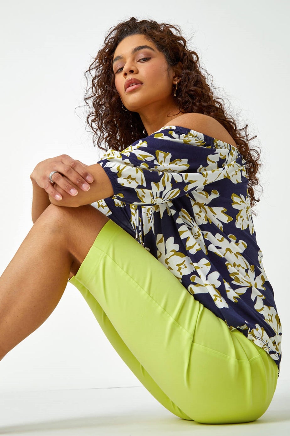 Roman Lime Stretch Knee Length Elastic Waist Shorts