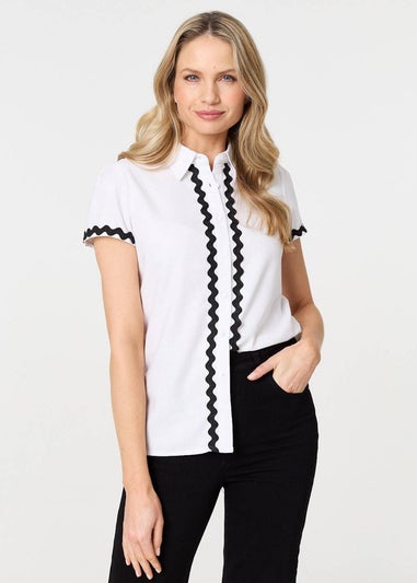 Izabel London White Zig Zag Trim Short Sleeve Shirt