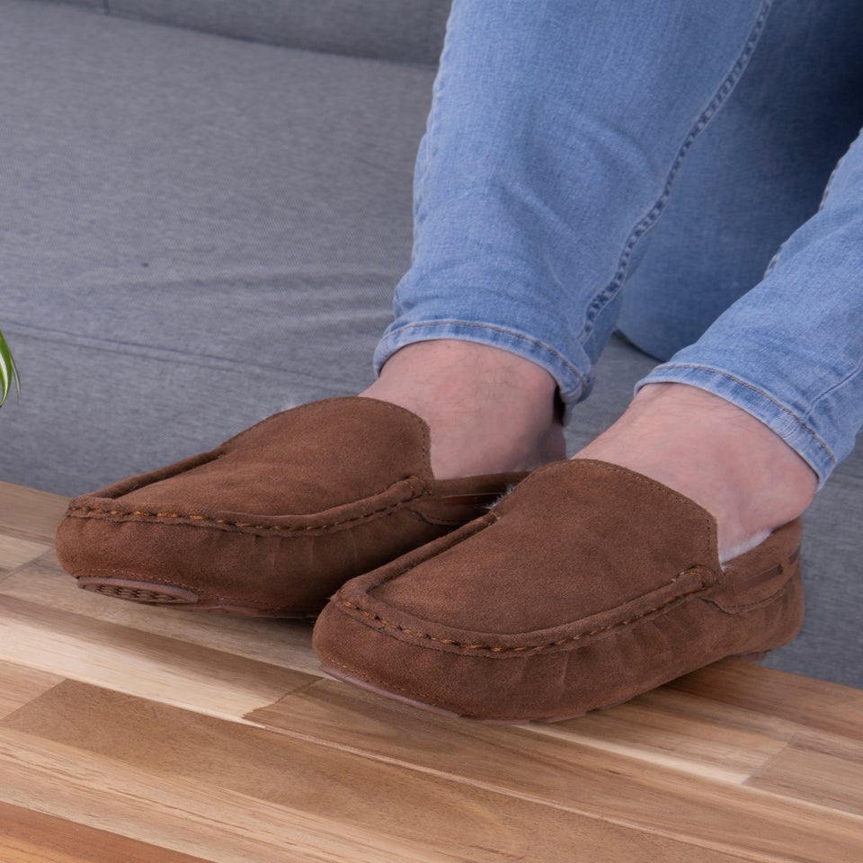 Totes Isotoner Tan Real Suede With Closed Stitch Moccasin Slipper