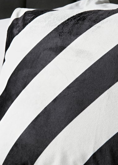Black & White Diagonal Stripe Duvet Set