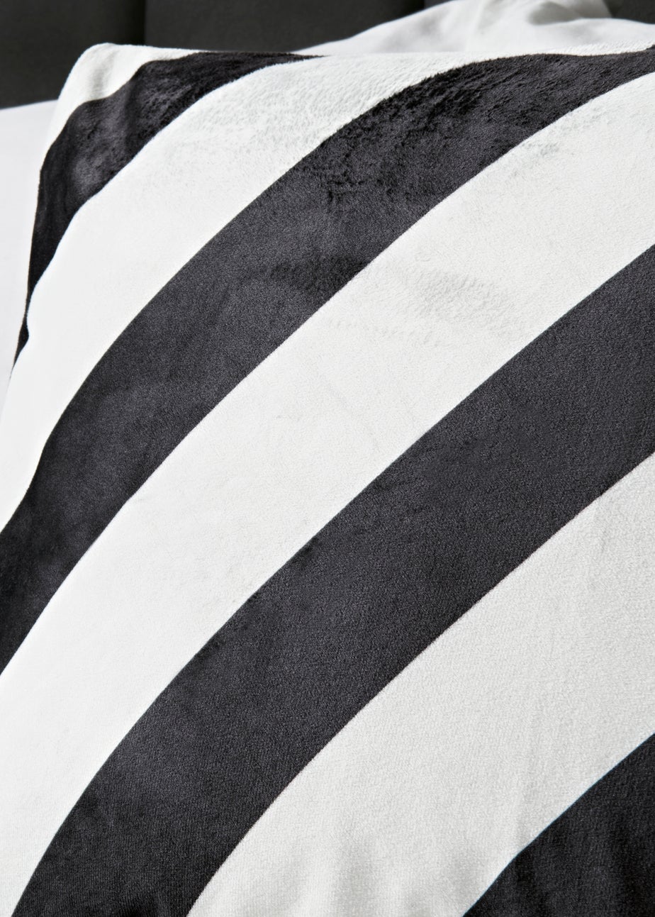Black & White Diagonal Stripe Duvet Set