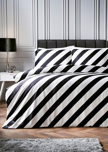 Black & White Diagonal Stripe Duvet Set
