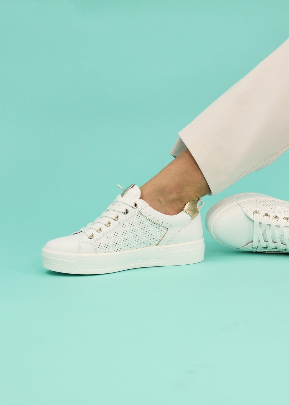 Lunar White Nia Trainer