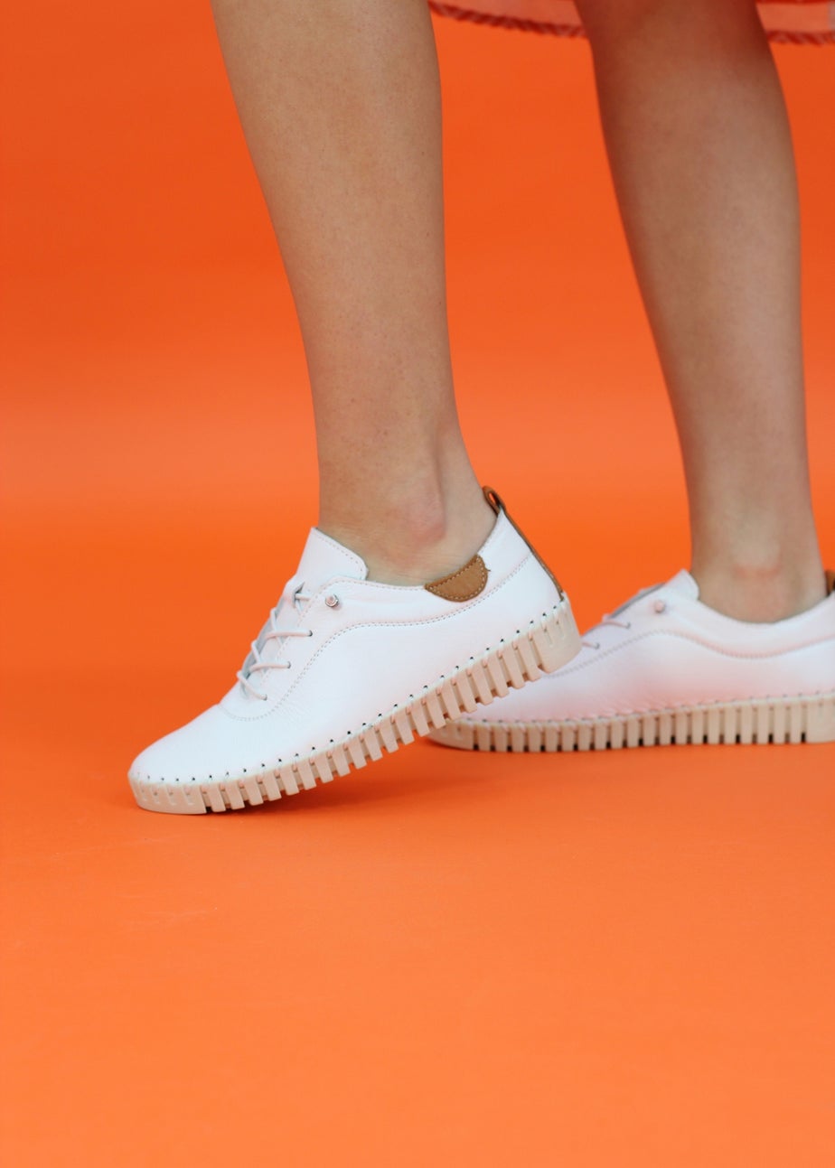 Lunar White Flamborough Shoe