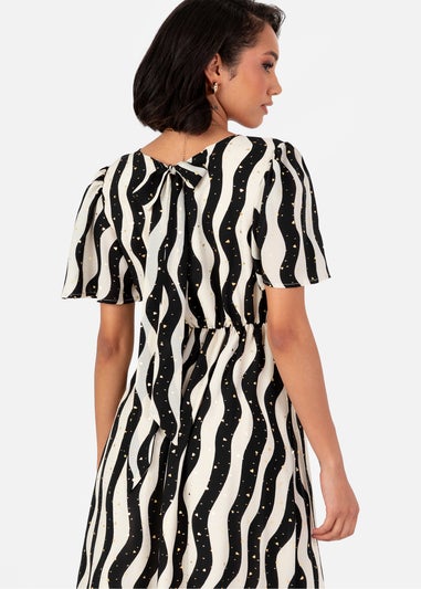 Lovedrobe Multi Wave Short Sleeve Midaxi Dress