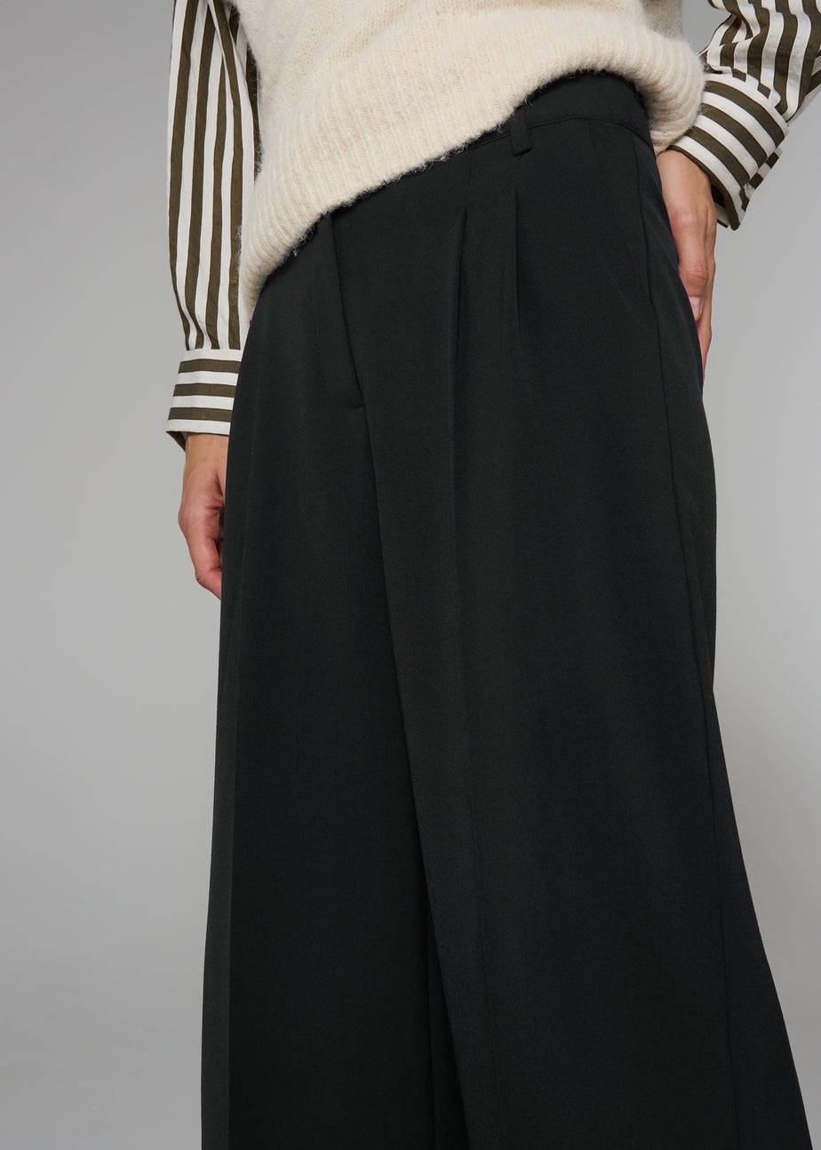 Et Vous Petite Black Pleat Front Wide Leg Trousers