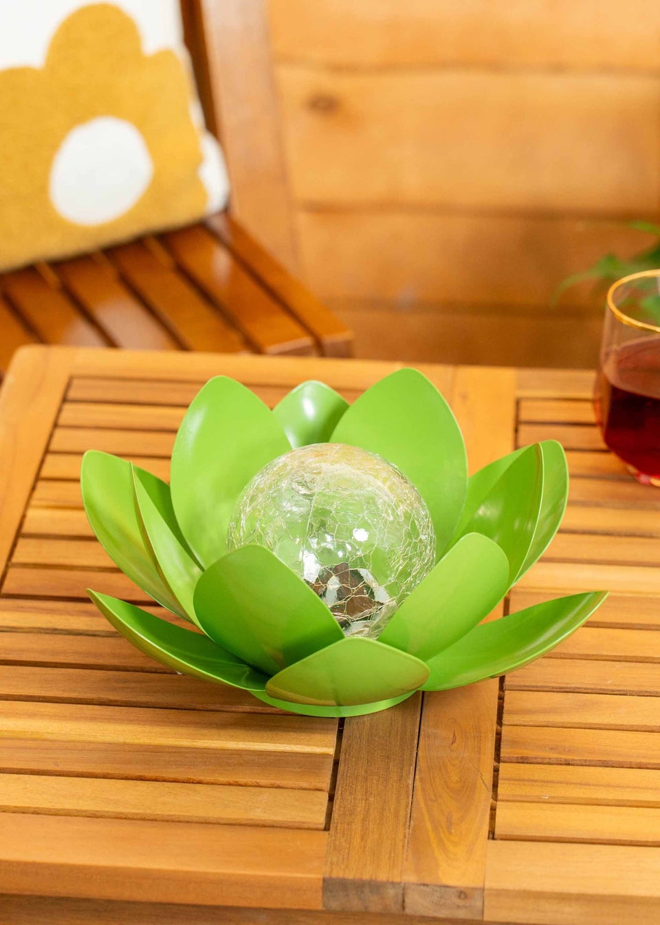 ValueLights Solar Green Waterlily Lotus Flower Garden Light With Integrated LED's (11cm x 26.5cm x 26.5cm)