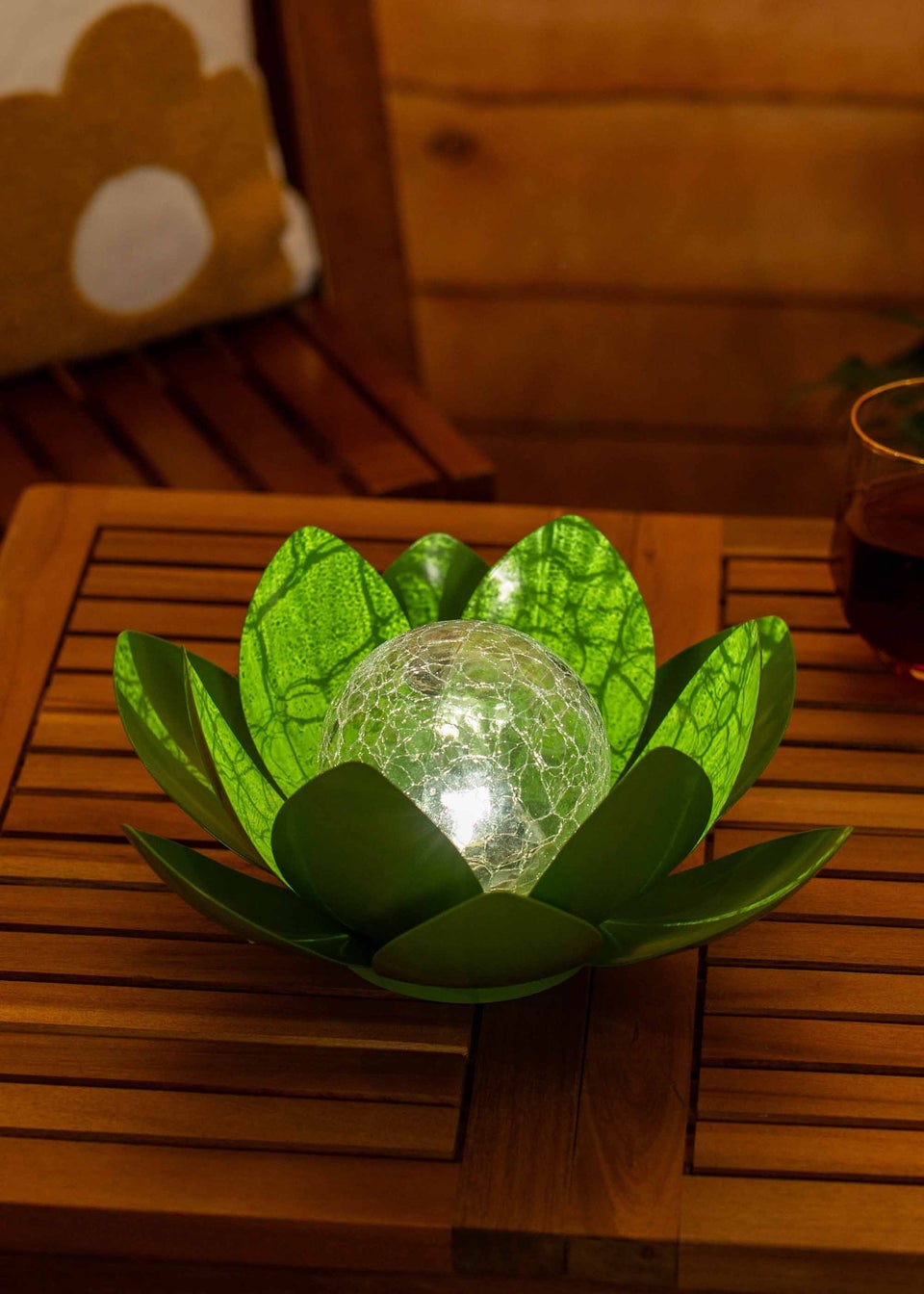 ValueLights Solar Green Waterlily Lotus Flower Garden Light With Integrated LED's (11cm x 26.5cm x 26.5cm)