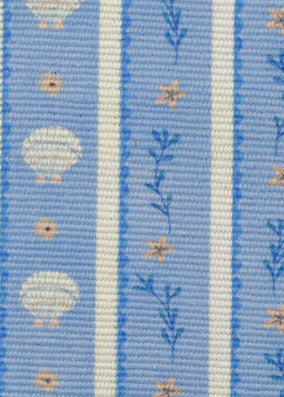 furn. Blue Sea Shells Indoor/Outdoor Table Runner