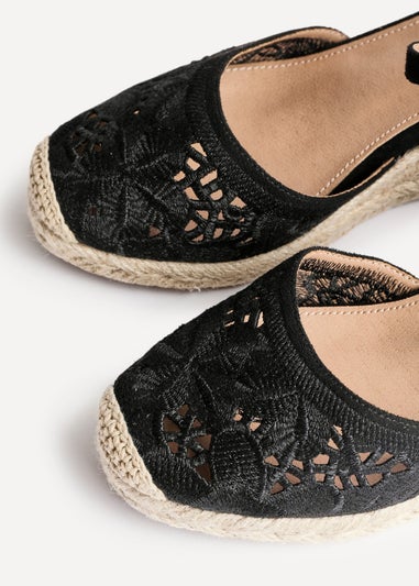 Linzi Kayla Black Closed Toe Wedge