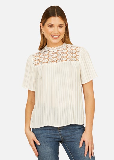 Yumi White Lace Panel Pleated Short Sleeve Top