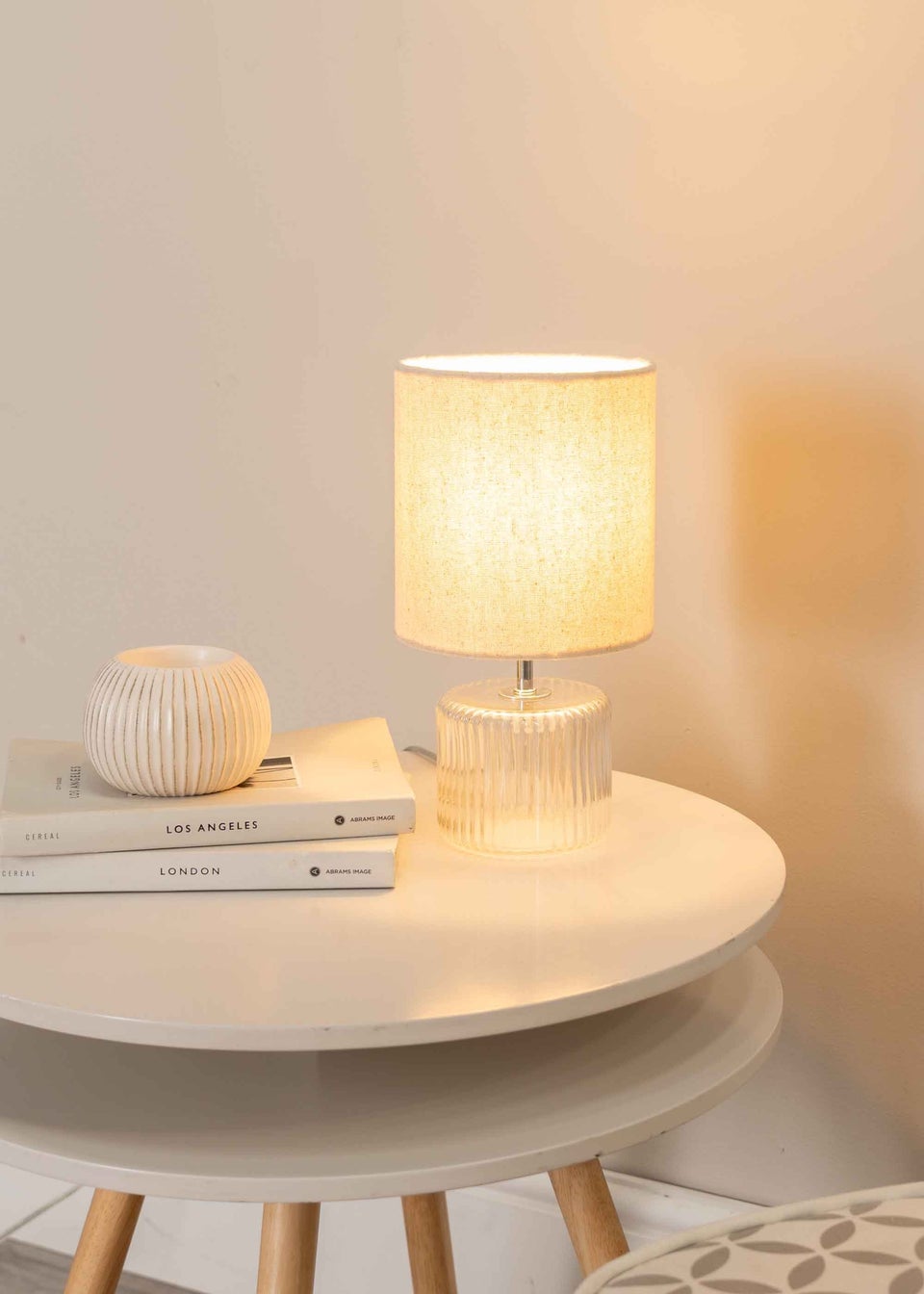 ValueLights Betty Clear Natural Table Lamp with Natural Drum Shade (26cm x 14cm x 14cm)