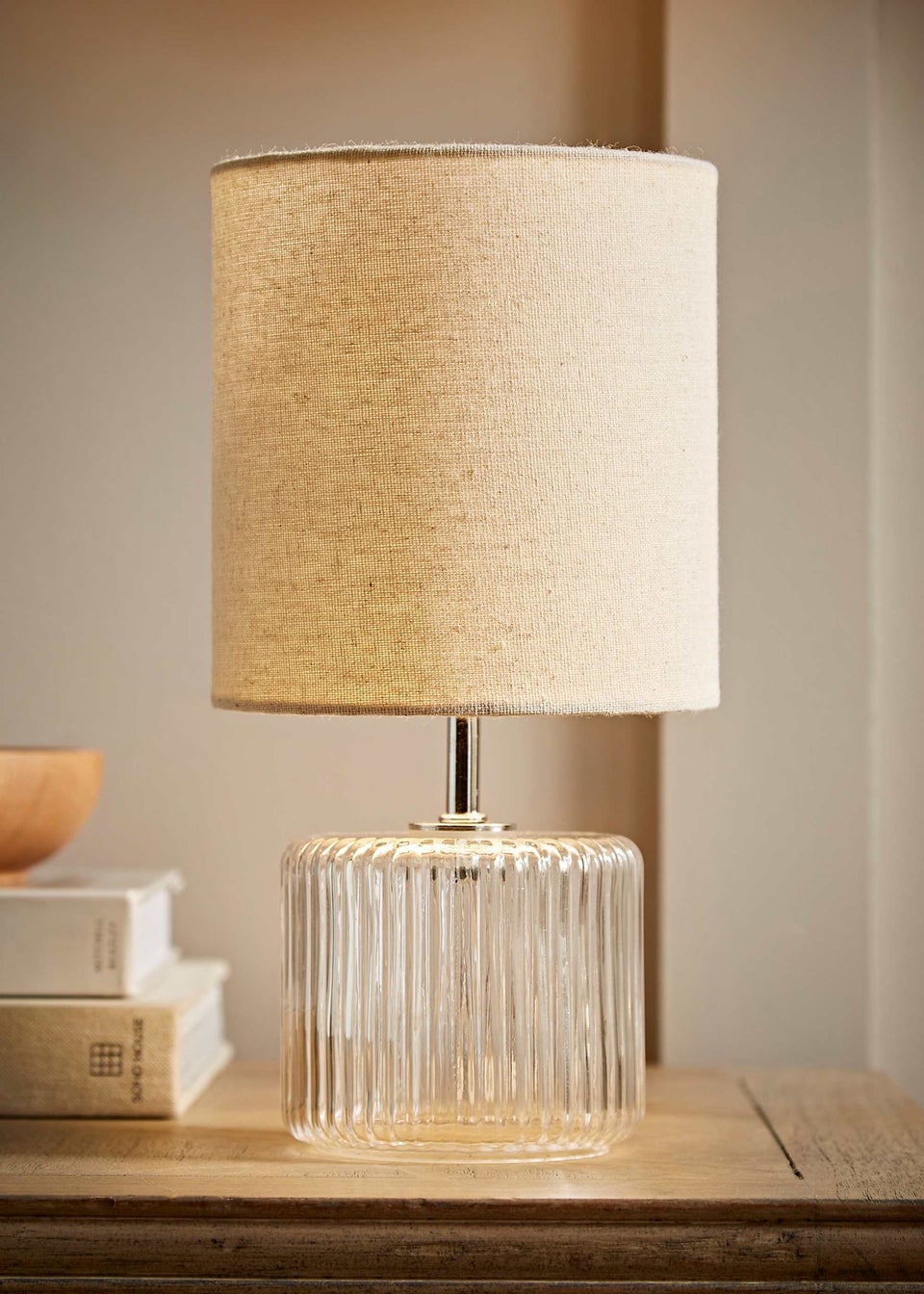 ValueLights Betty Clear Natural Table Lamp with Natural Drum Shade (26cm x 14cm x 14cm)