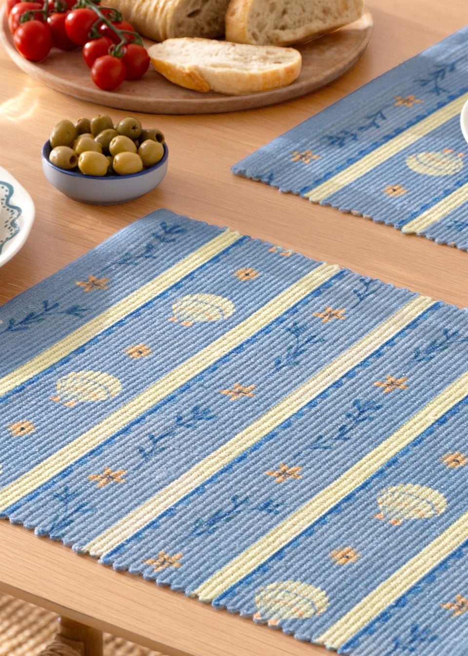 furn. Blue Sea Shells Indoor/Outdoor Placemats