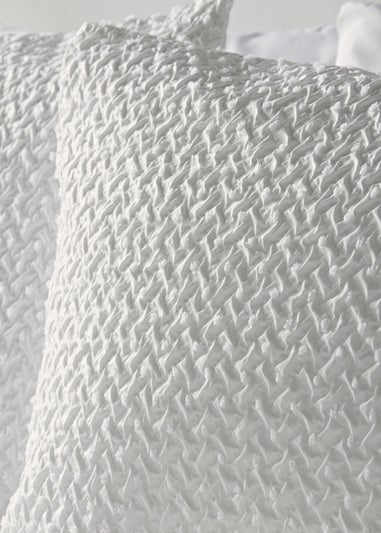 White Clipped Duvet Set
