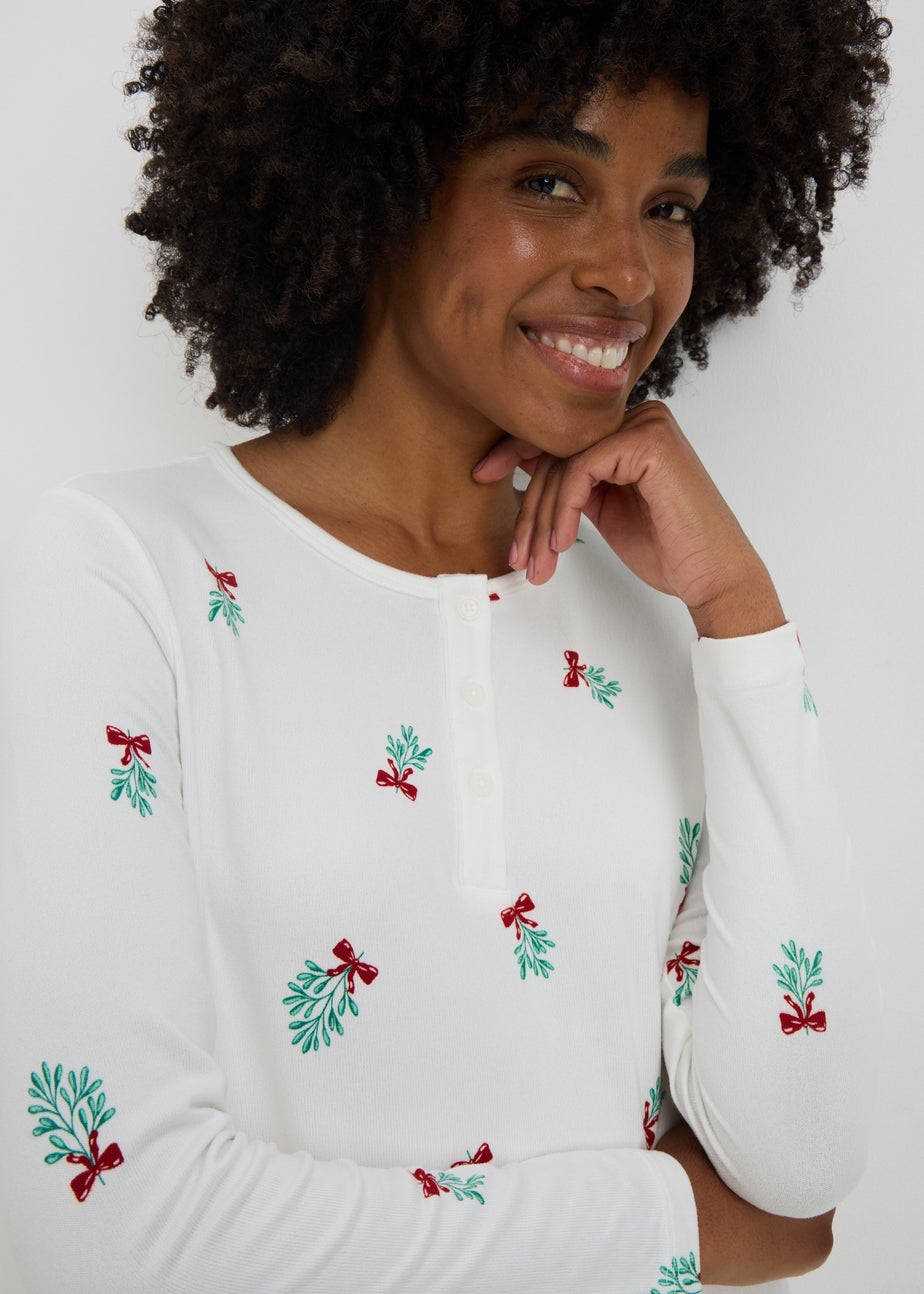 Cream Mistletoe Snit Henley Nightie