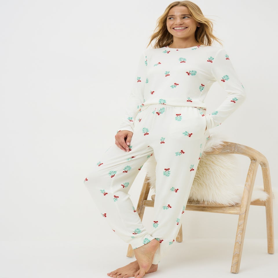 Cream Mistletoe Print Pyjama Set