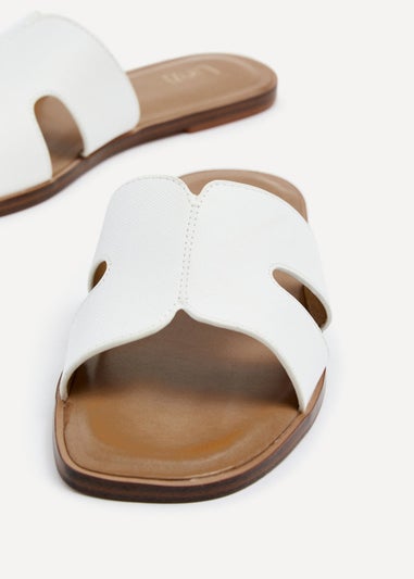 Linzi Petra White Faux Leather Link Design Flat Sandal