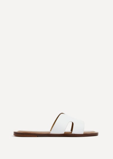 Linzi Petra White Faux Leather Link Design Flat Sandal