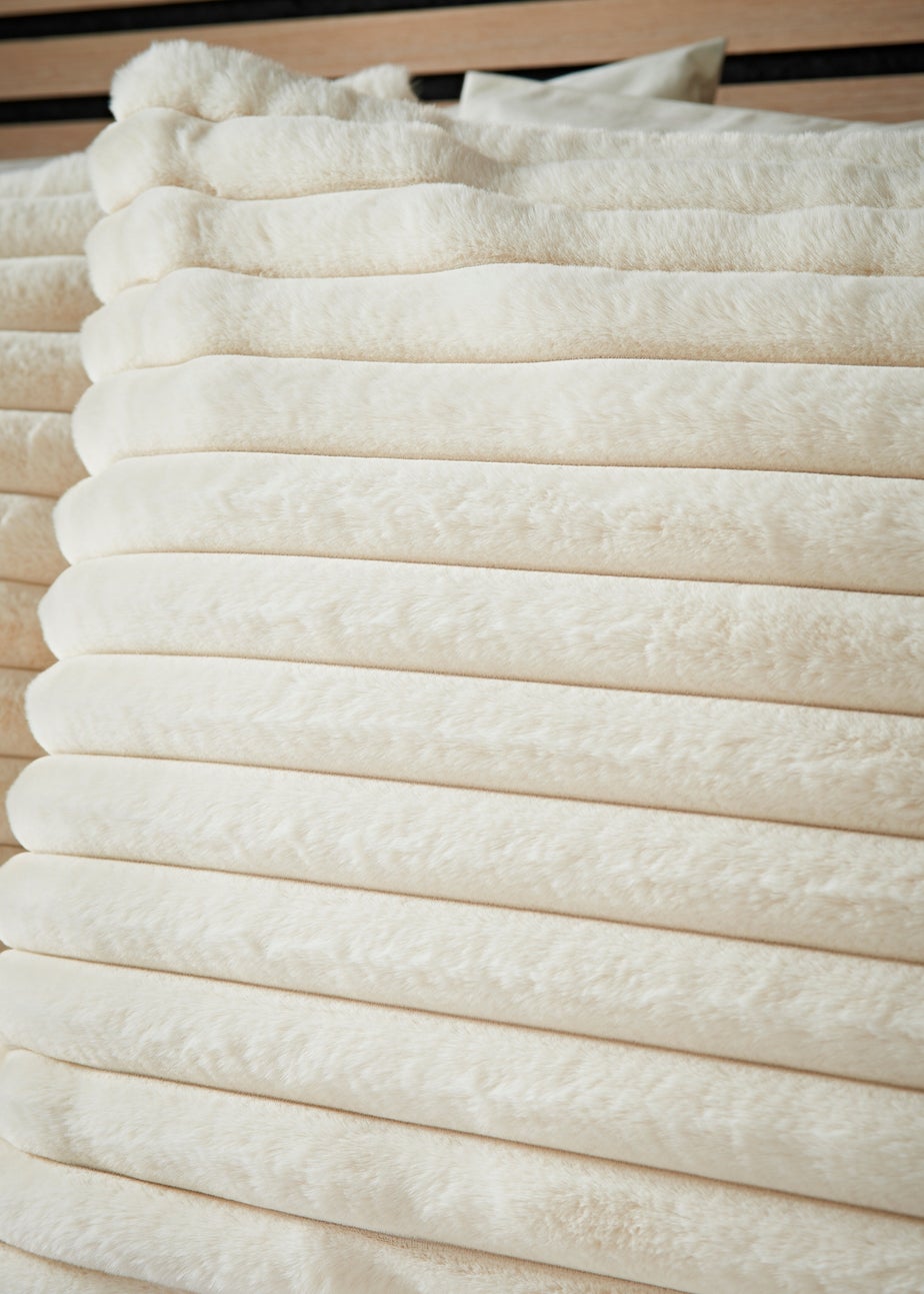 Cream Ribbed Faux Fur Duvet Set