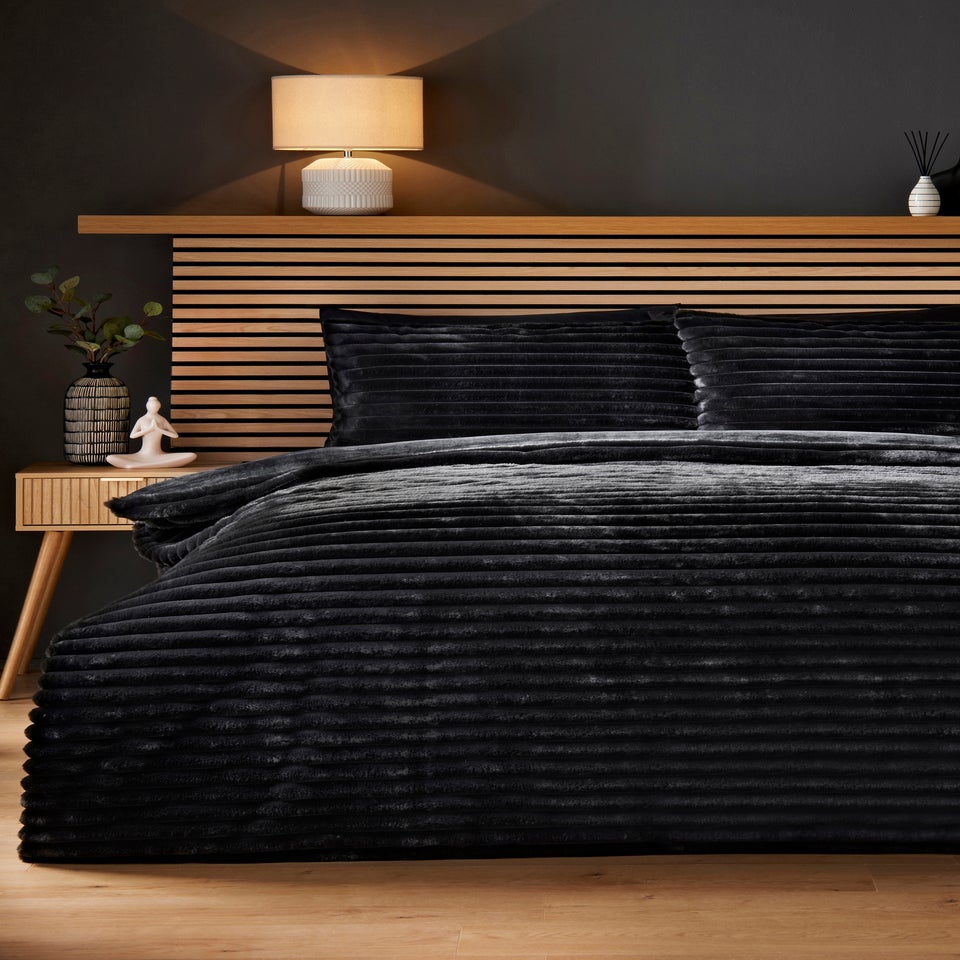 Black Ribbed Faux Fur Duvet Set