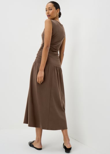 Brown Ruched Sleeveless Midaxi Dress