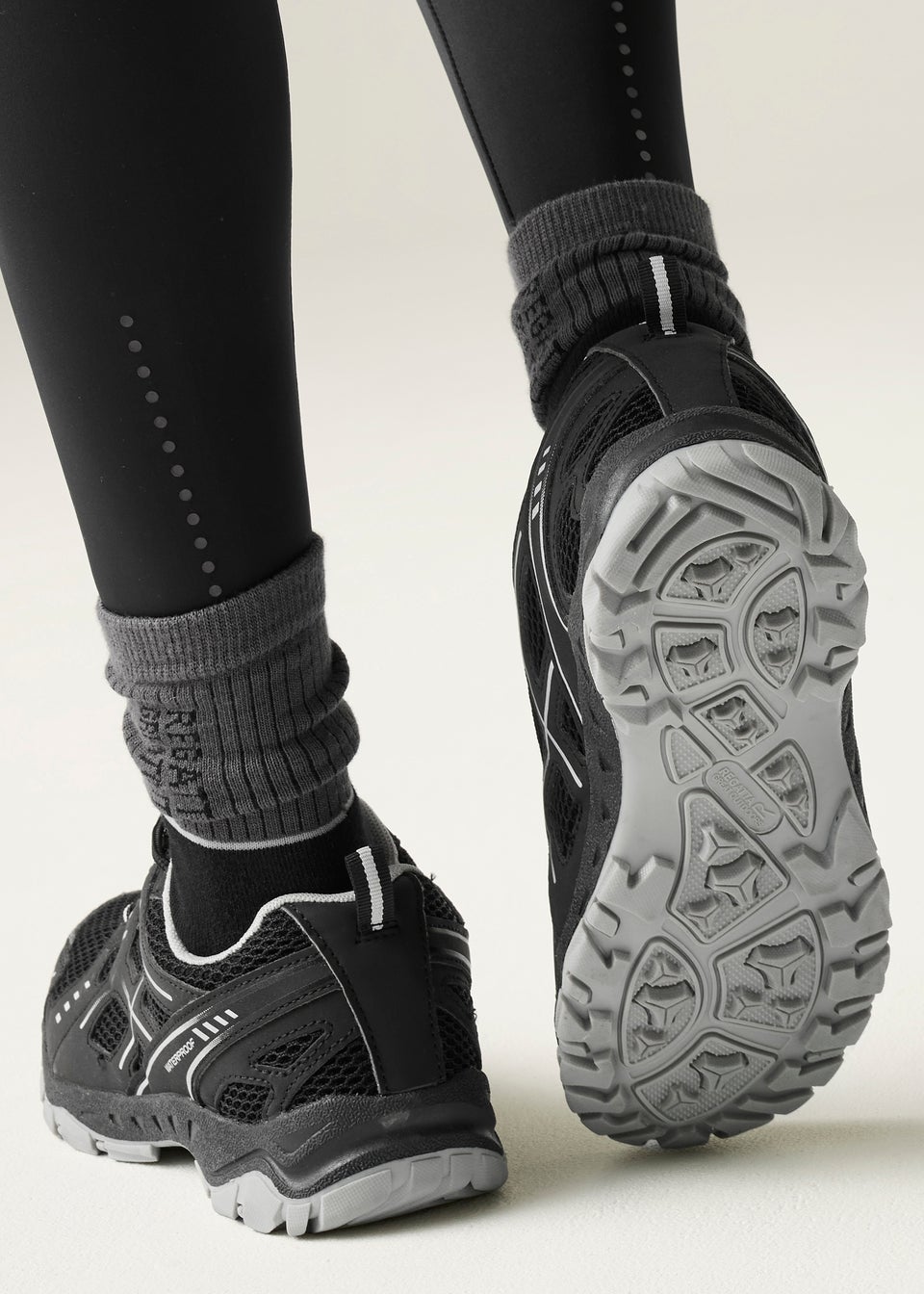 Regatta Black Cyberspace Lady Vendeavour Waterproof Isotex Walking Shoes