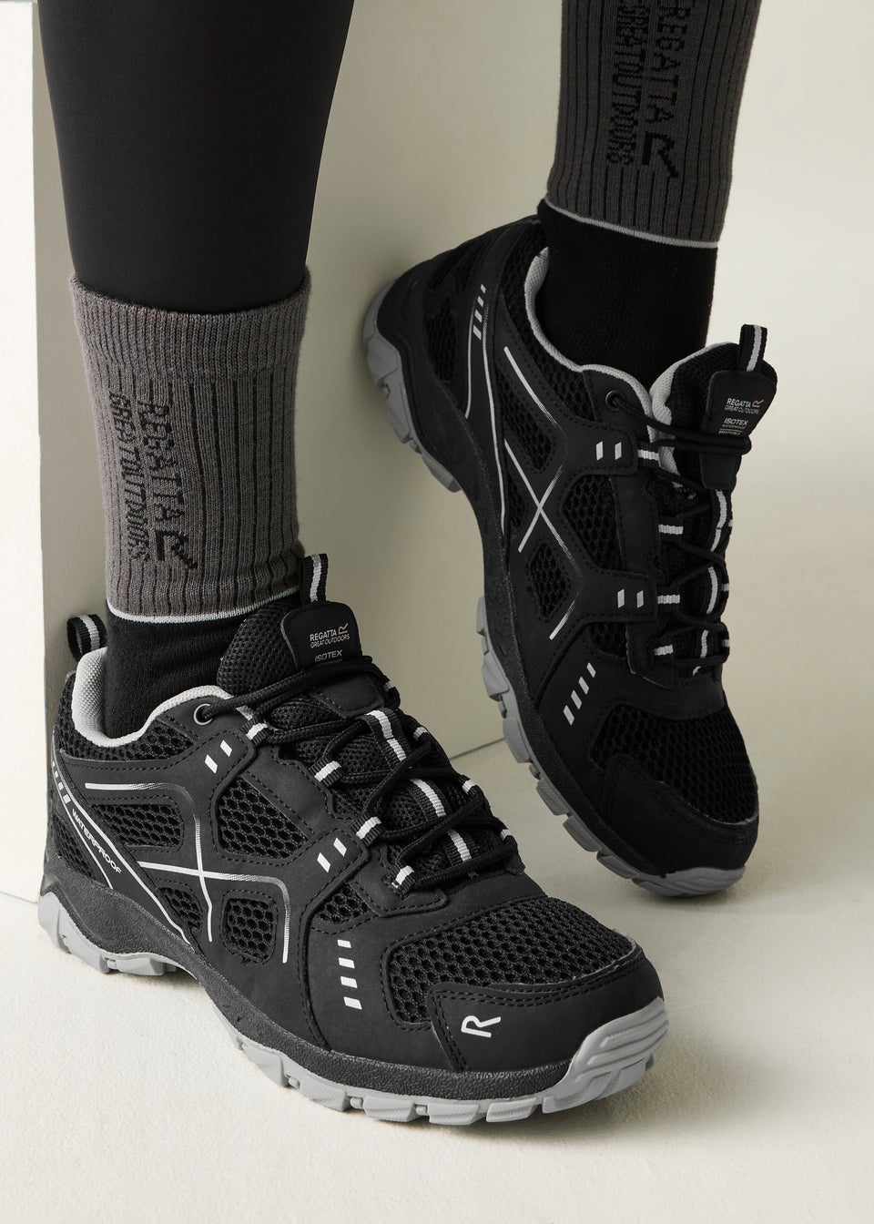 Regatta Black Cyberspace Lady Vendeavour Waterproof Isotex Walking Shoes