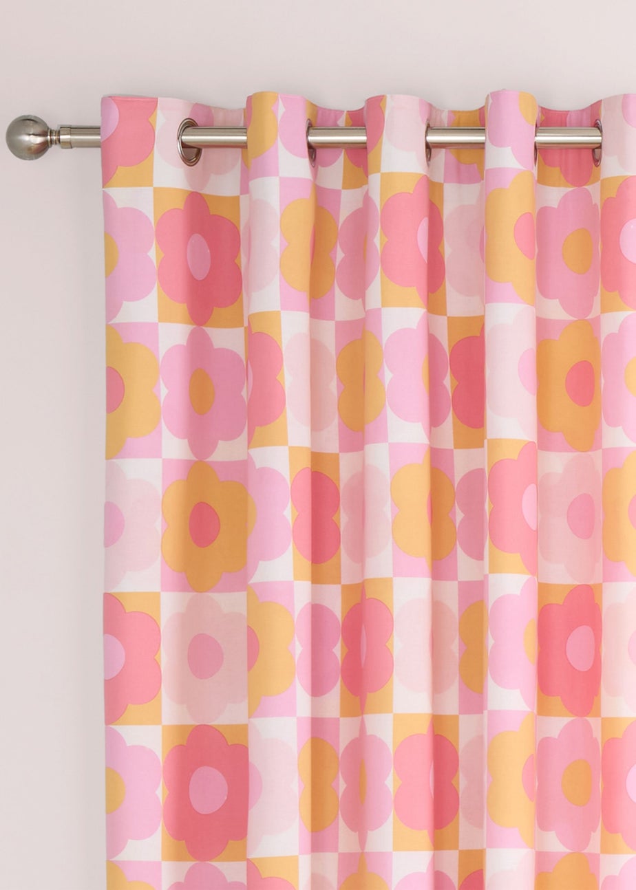 Catherine Lansfield Retro Daisy Fully Reversible Eyelet Curtains Pink