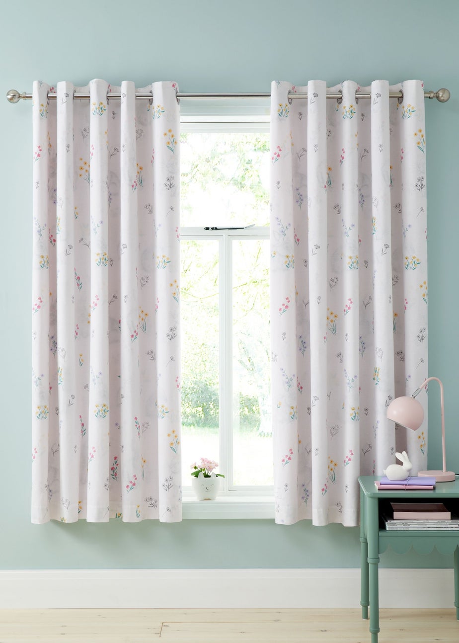 Catherine Lansfield Bunny Tails Ditsy Flowers Fully Reversible Eyelet Curtains Pink