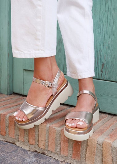 Linzi Nyla Pink Faux Leather Platform Cleated Sole Flatform Sandal