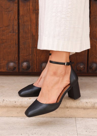 Linzi Sydney Black Square Toe Court Heels