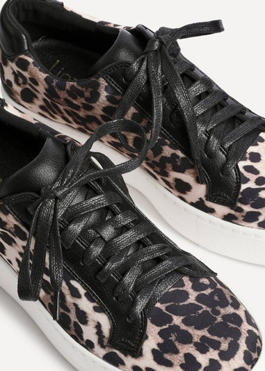 Linzi Twyla Leopard Print Platform Trainer