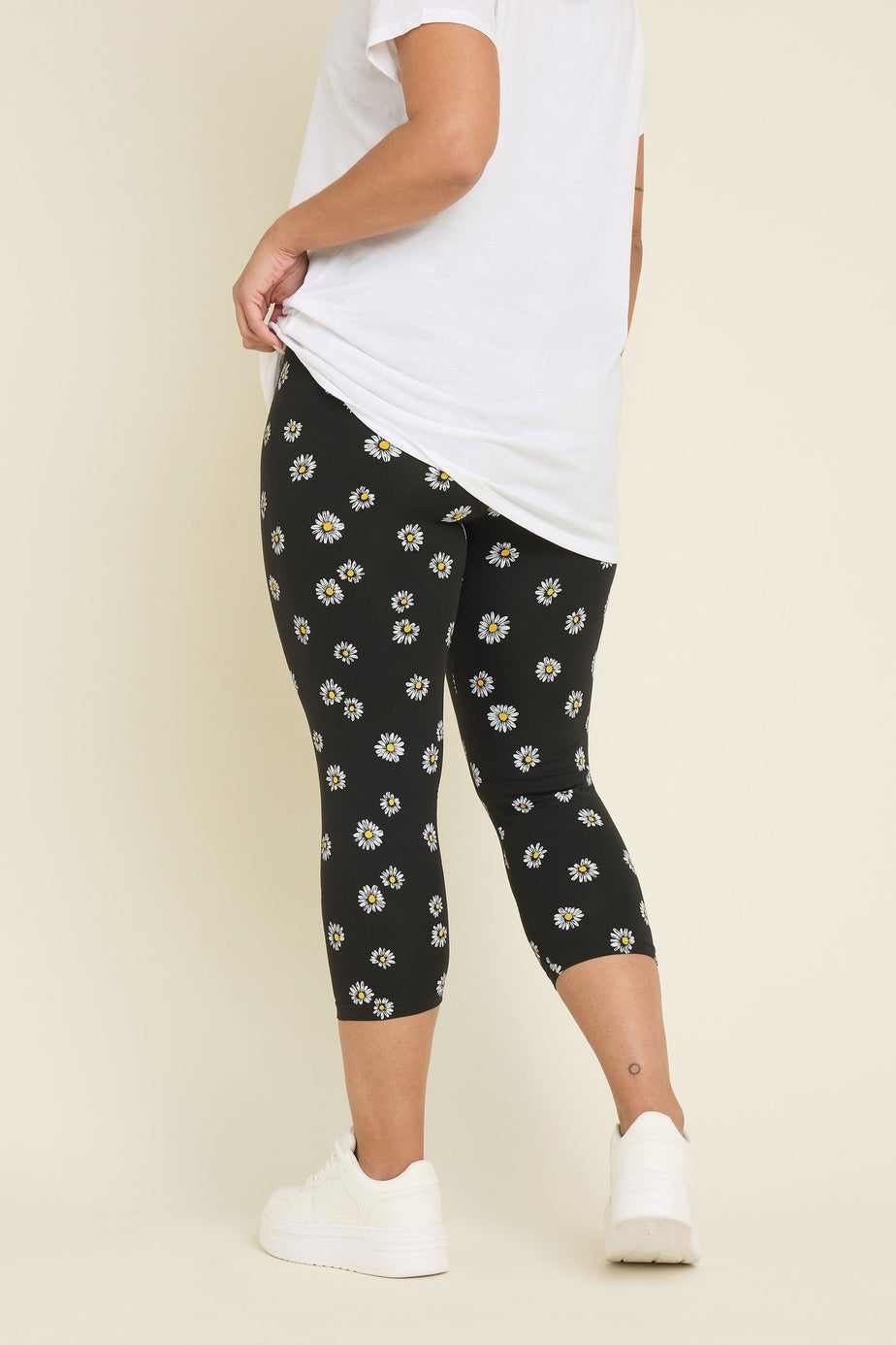 Yours 2 Pack Curve Black Daisy Print Cropped Leggings